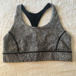 Lululemon sports bra size 6